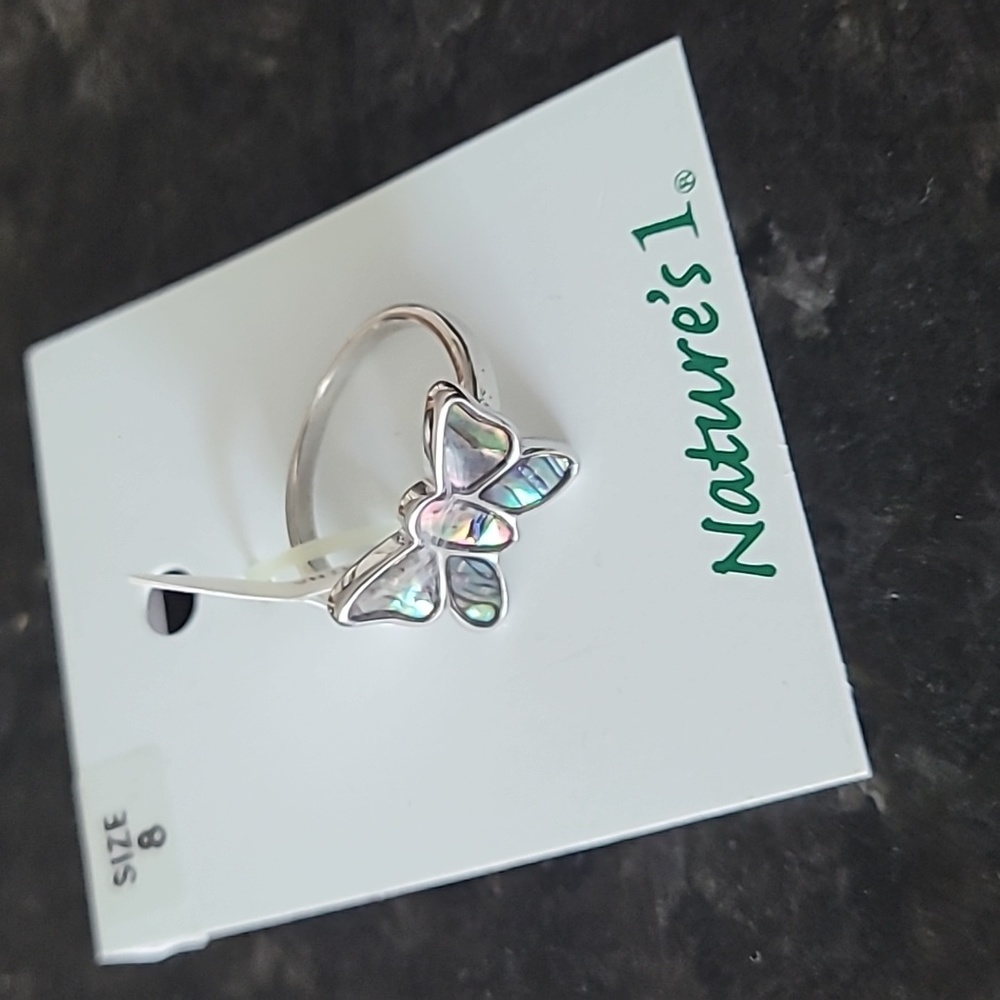 Womens ring sz 8